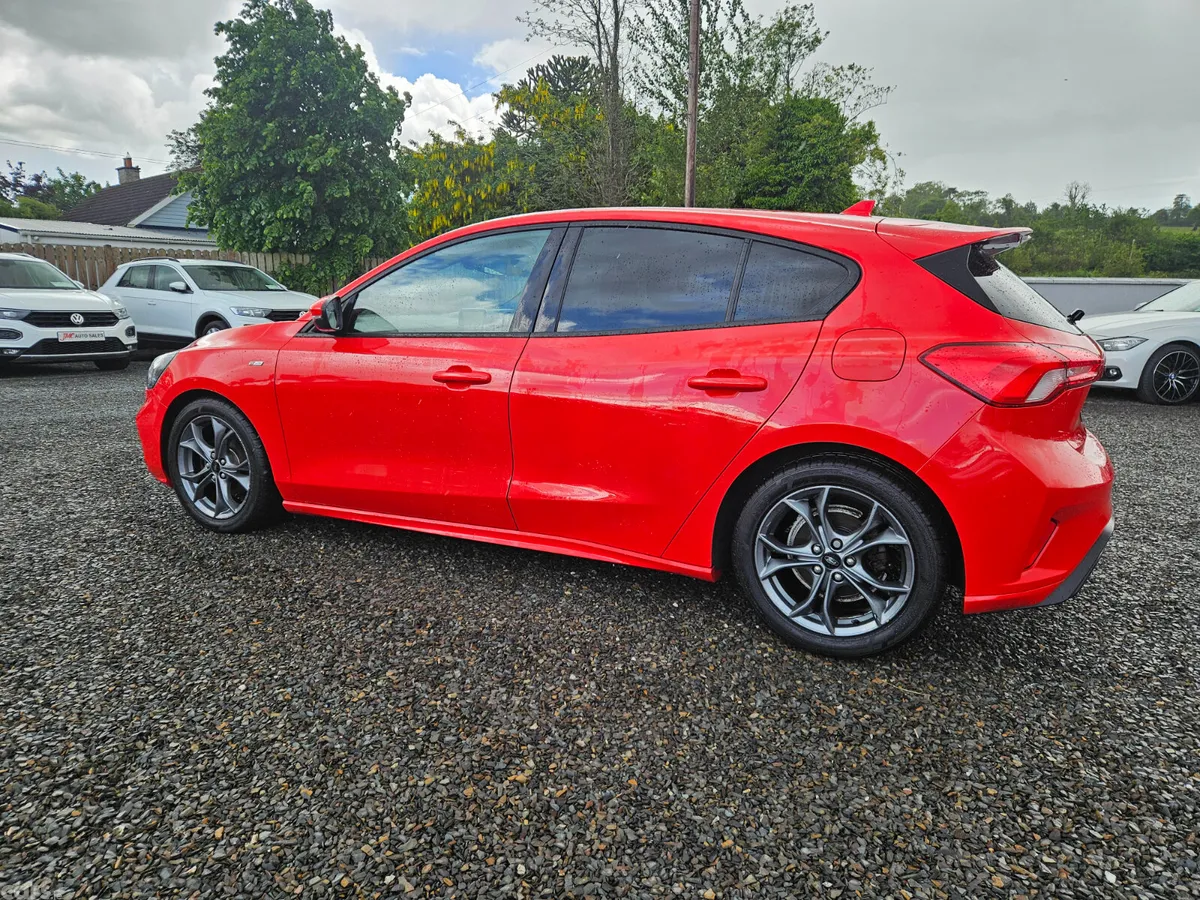 Ford Focus Hatchback, Diesel, 2018, Red