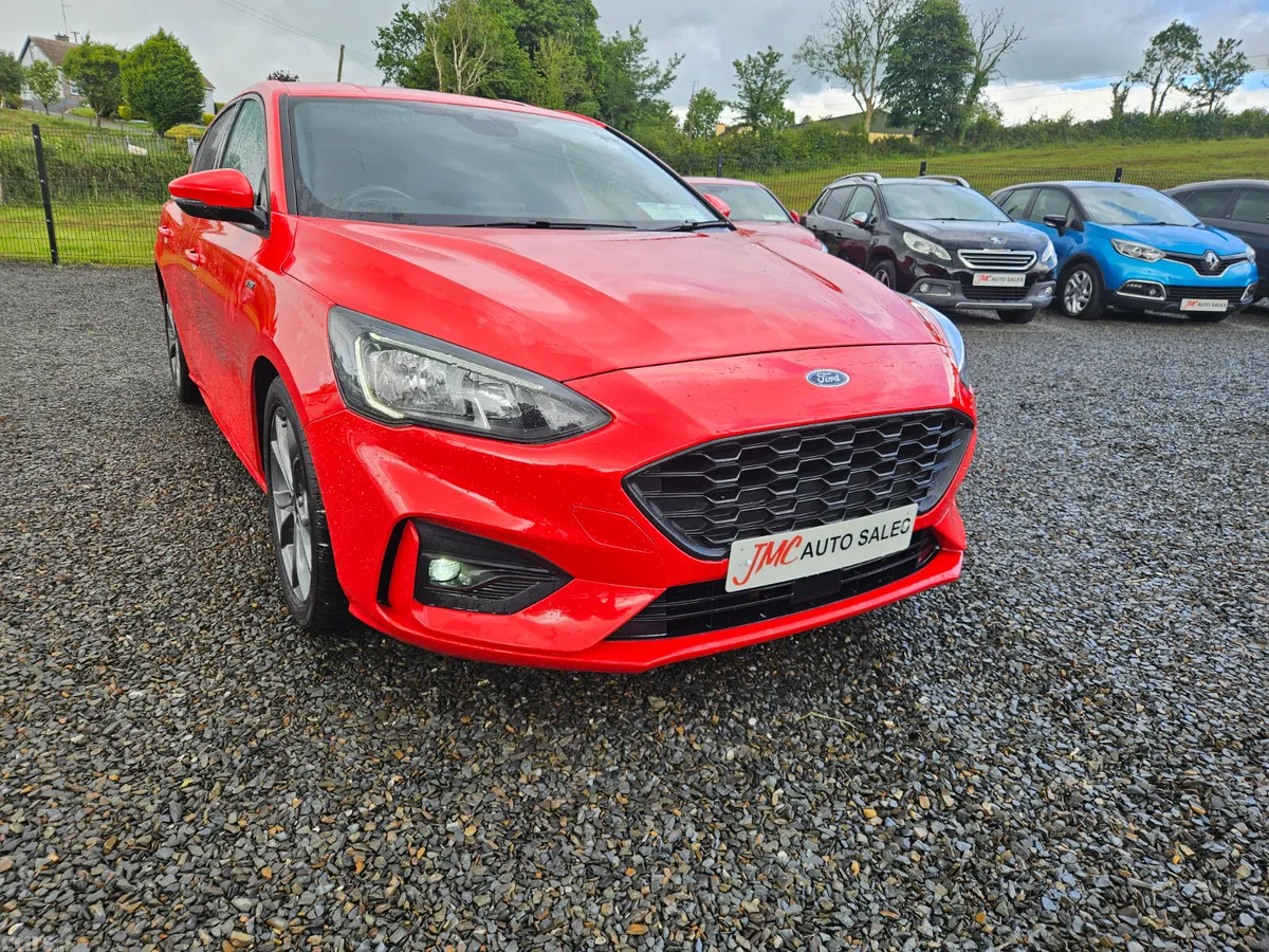 Ford Focus Hatchback, Diesel, 2018, Red
