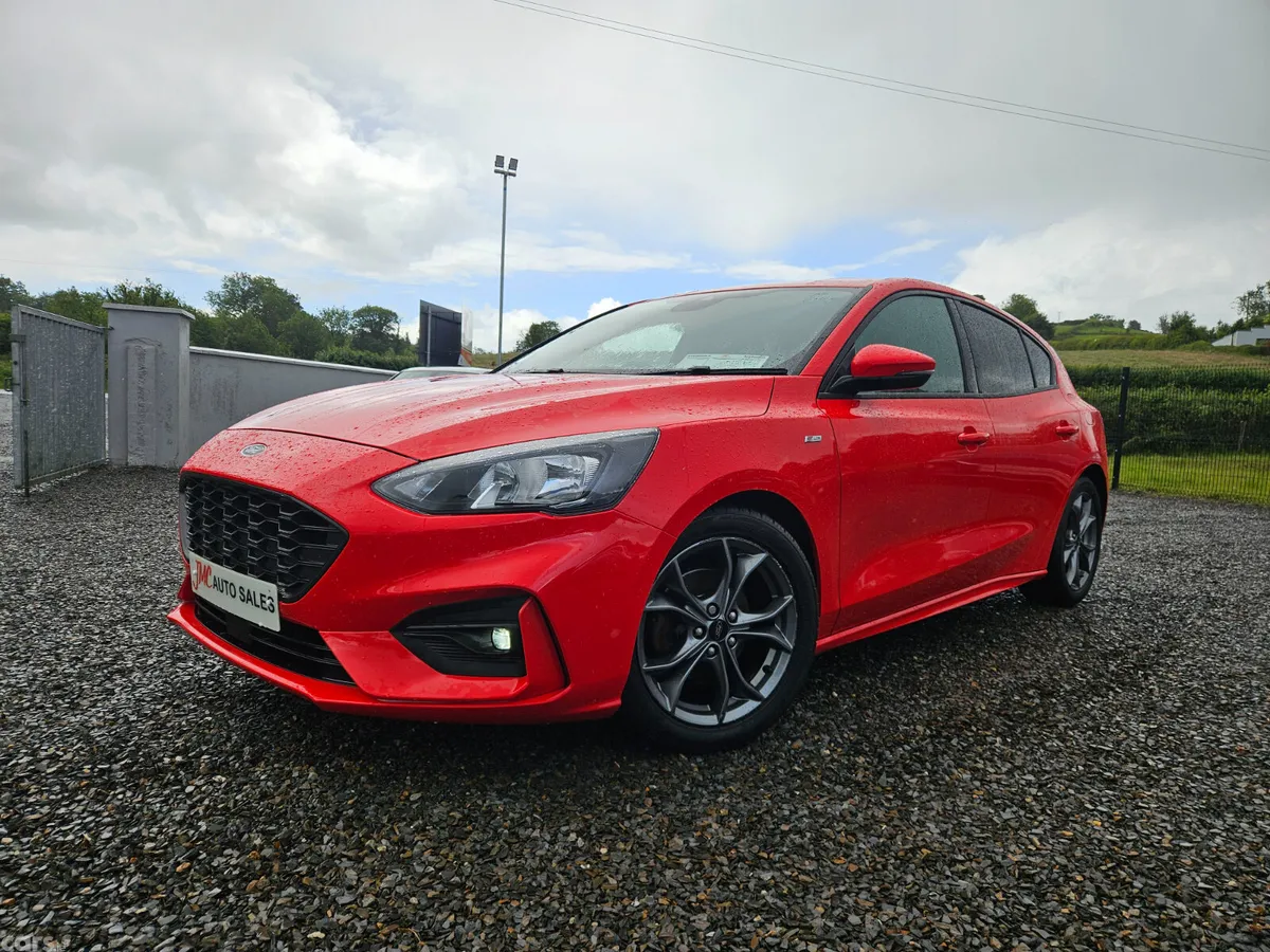 Ford Focus Hatchback, Diesel, 2018, Red