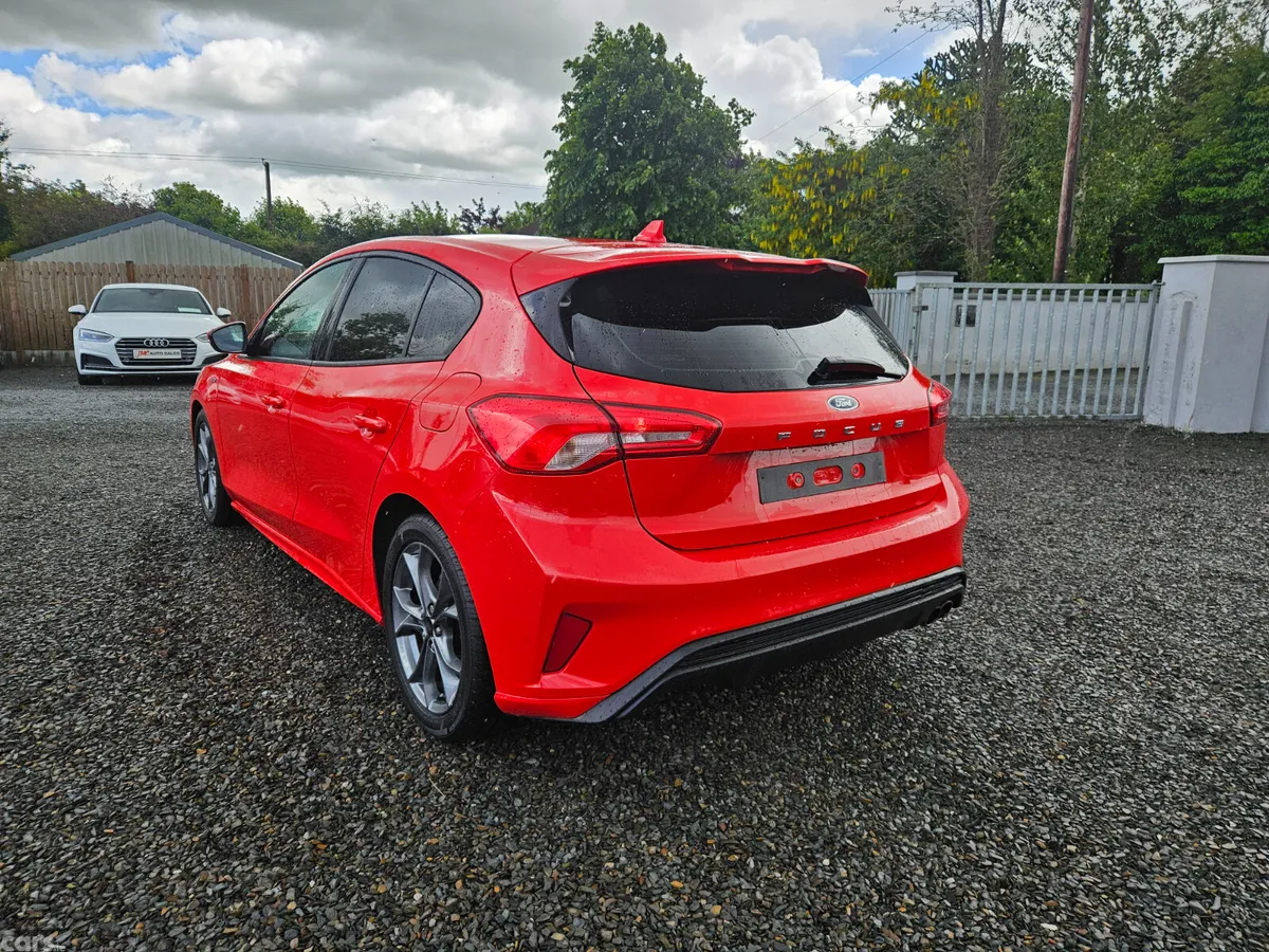 Ford Focus Hatchback, Diesel, 2018, Red