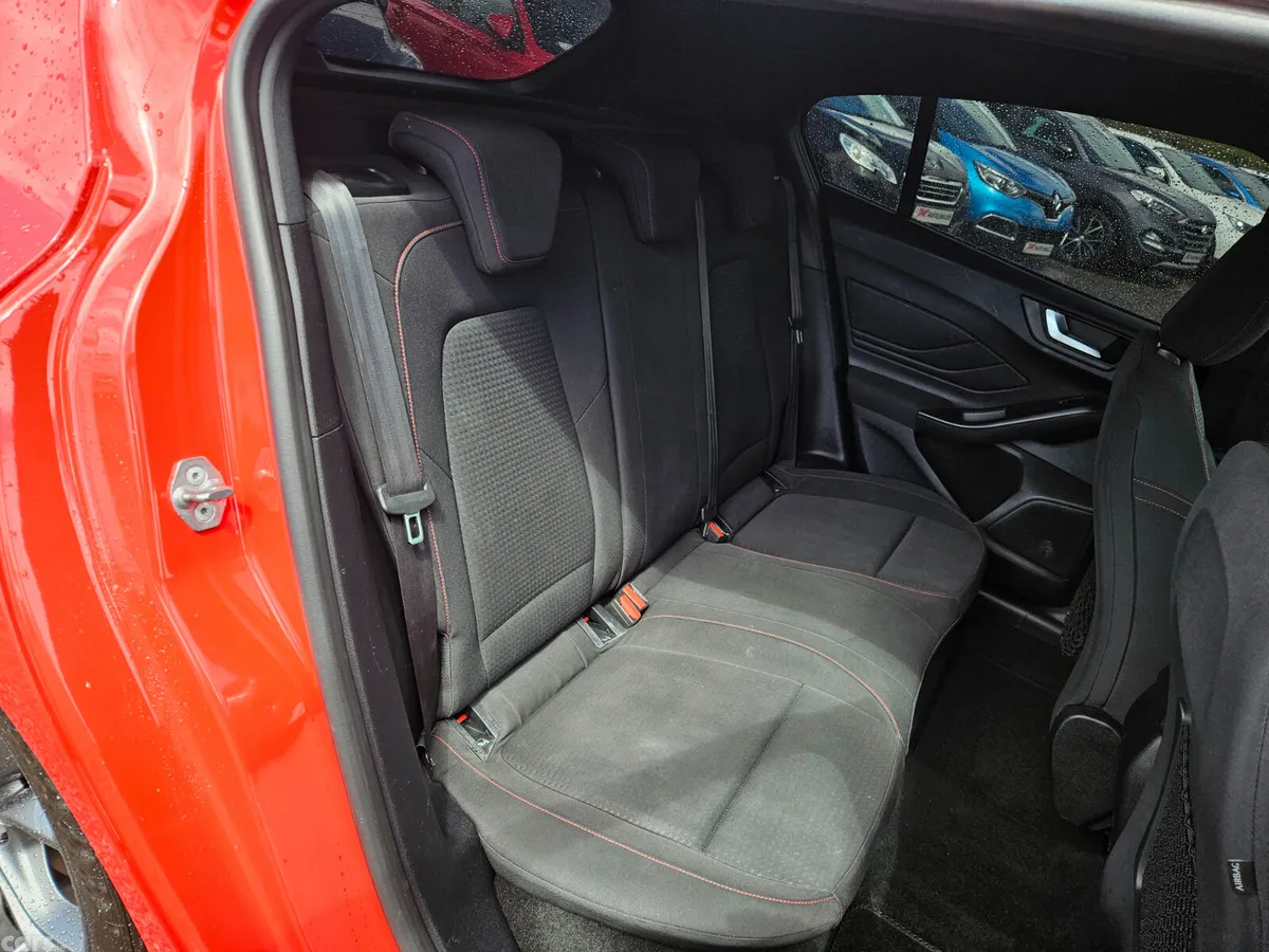 Ford Focus Hatchback, Diesel, 2018, Red