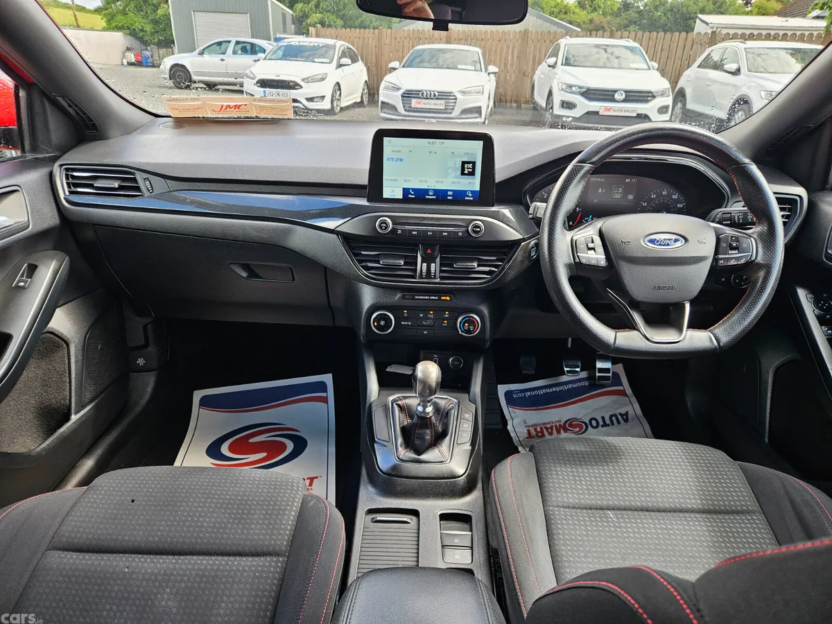 Ford Focus Hatchback, Diesel, 2018, Red
