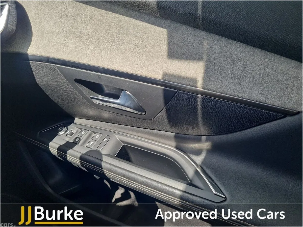 Peugeot 5008 SUV, Diesel, 2022, Grey