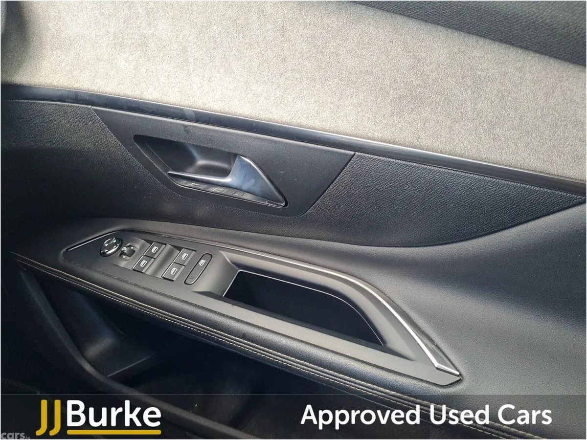 Peugeot 5008 SUV, Diesel, 2022, Grey