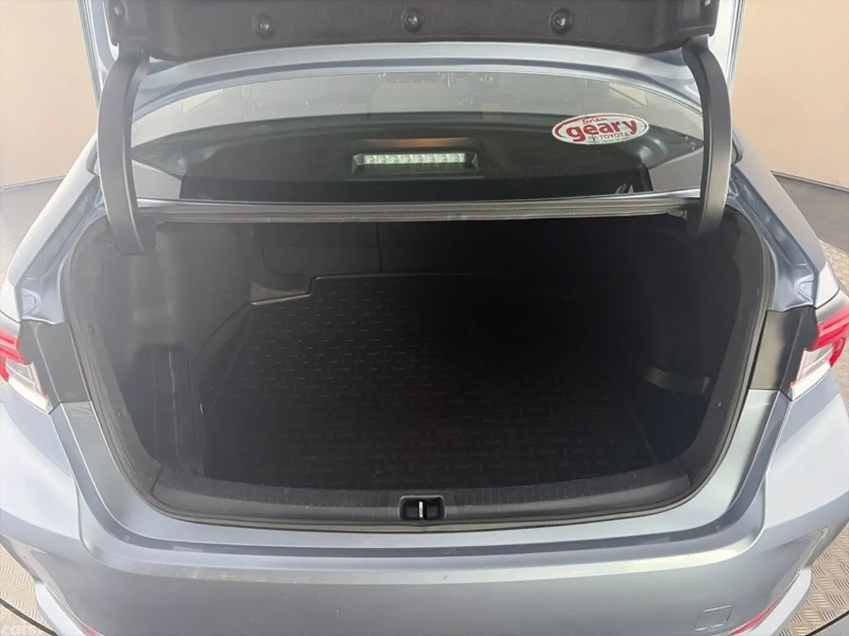 Toyota Corolla Saloon, Petrol Hybrid, 2020, Grey