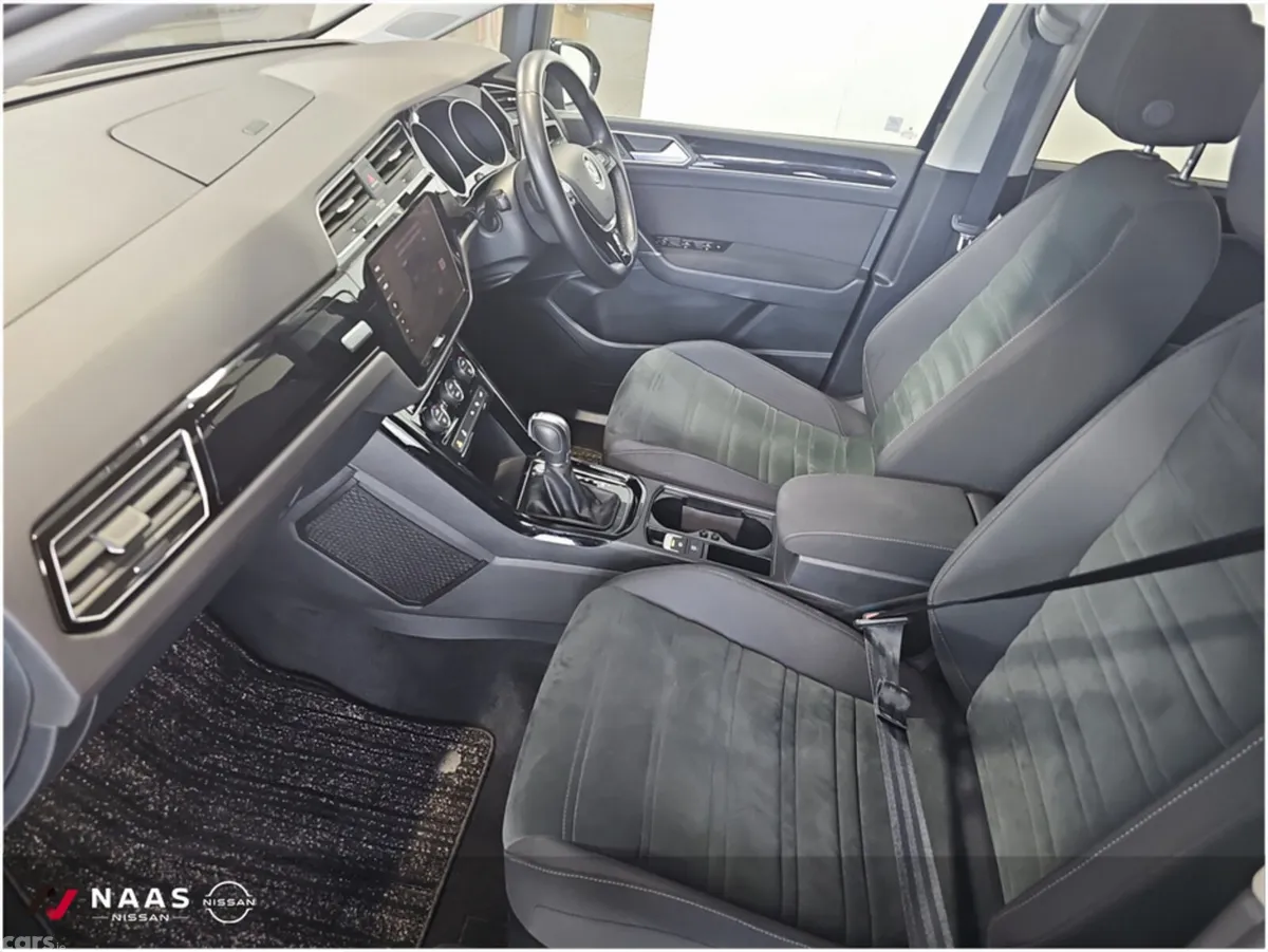 Volkswagen Touran SUV, Petrol, 2018, Blue