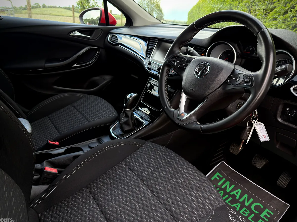 Vauxhall Astra Hatchback, Diesel, 2018, Red