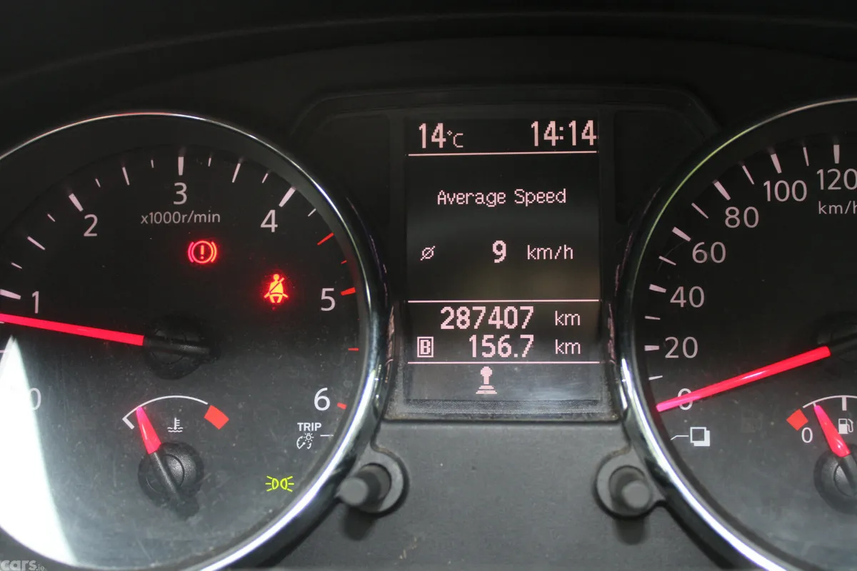 Nissan Qashqai Hatchback, Diesel, 2012, Red