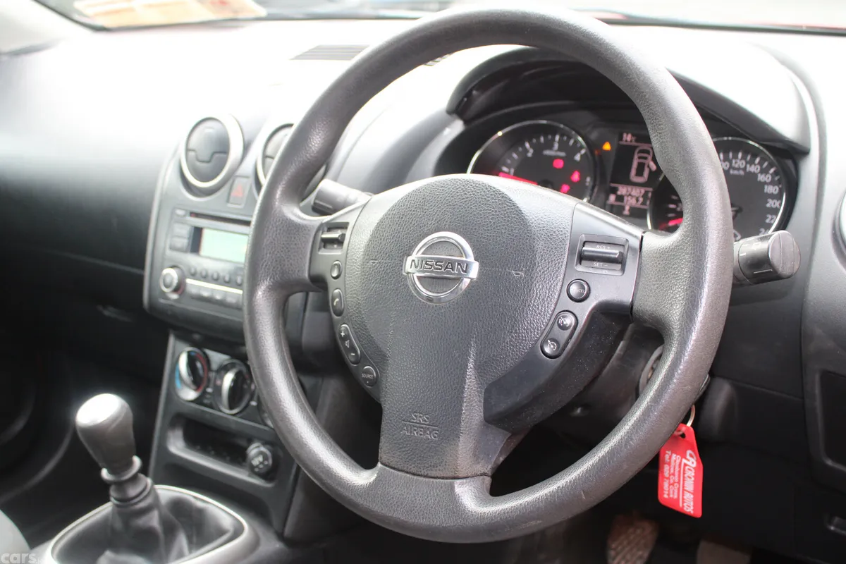 Nissan Qashqai Hatchback, Diesel, 2012, Red
