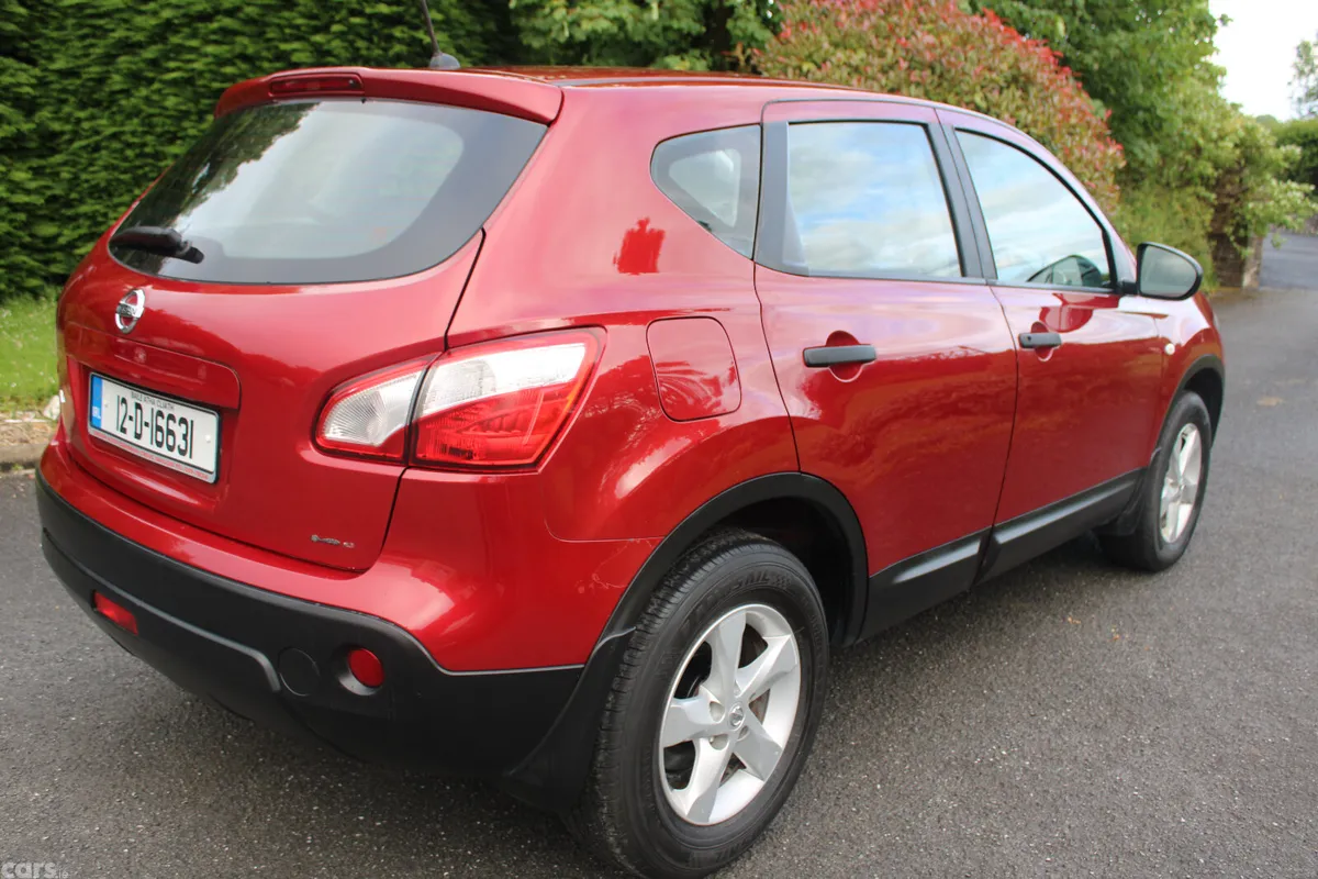Nissan Qashqai Hatchback, Diesel, 2012, Red