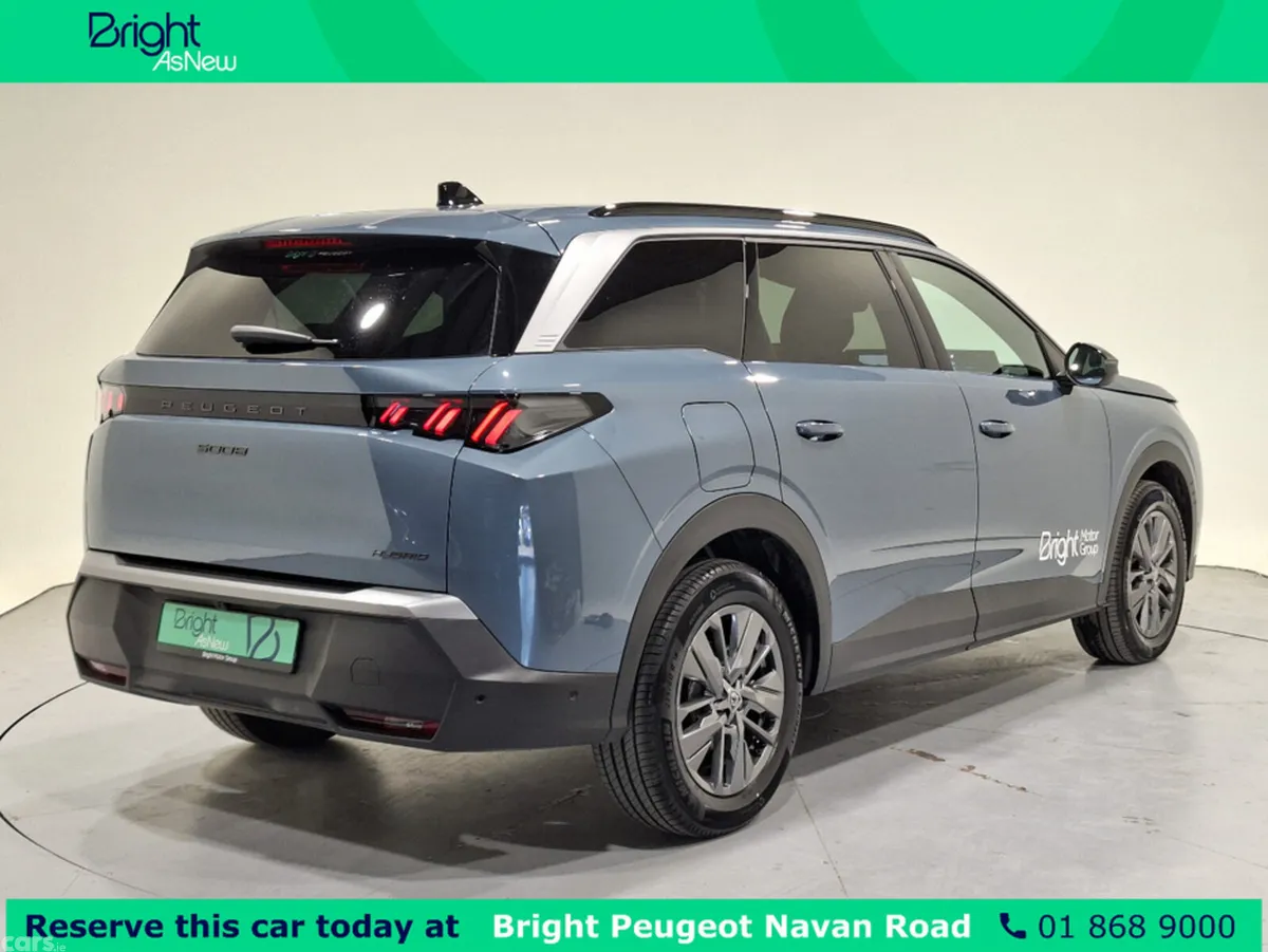 Peugeot 5008 MPV, Petrol, 2026, Blue