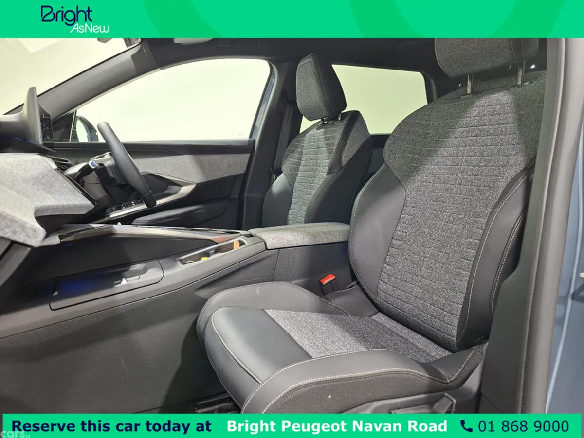 Peugeot 5008 MPV, Petrol, 2026, Blue