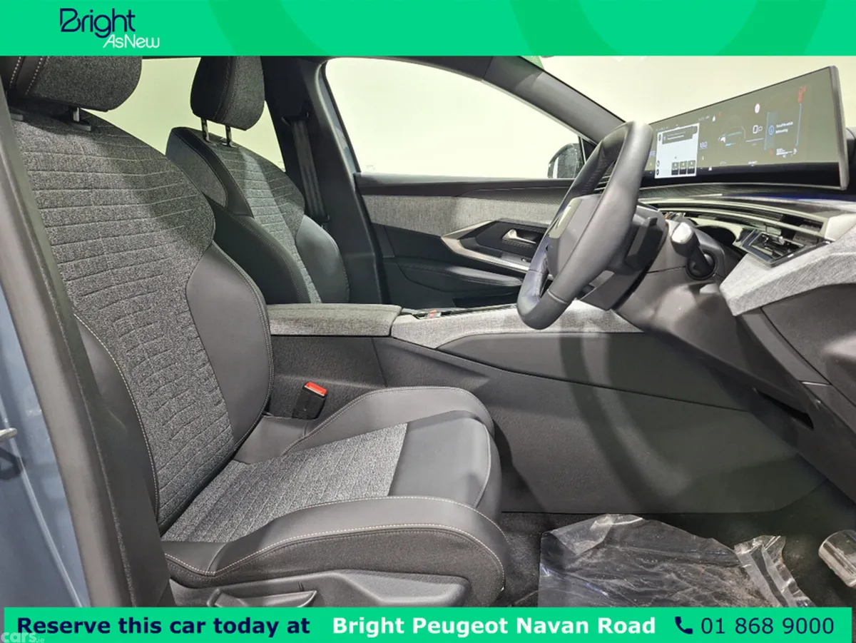 Peugeot 5008 MPV, Petrol, 2026, Blue