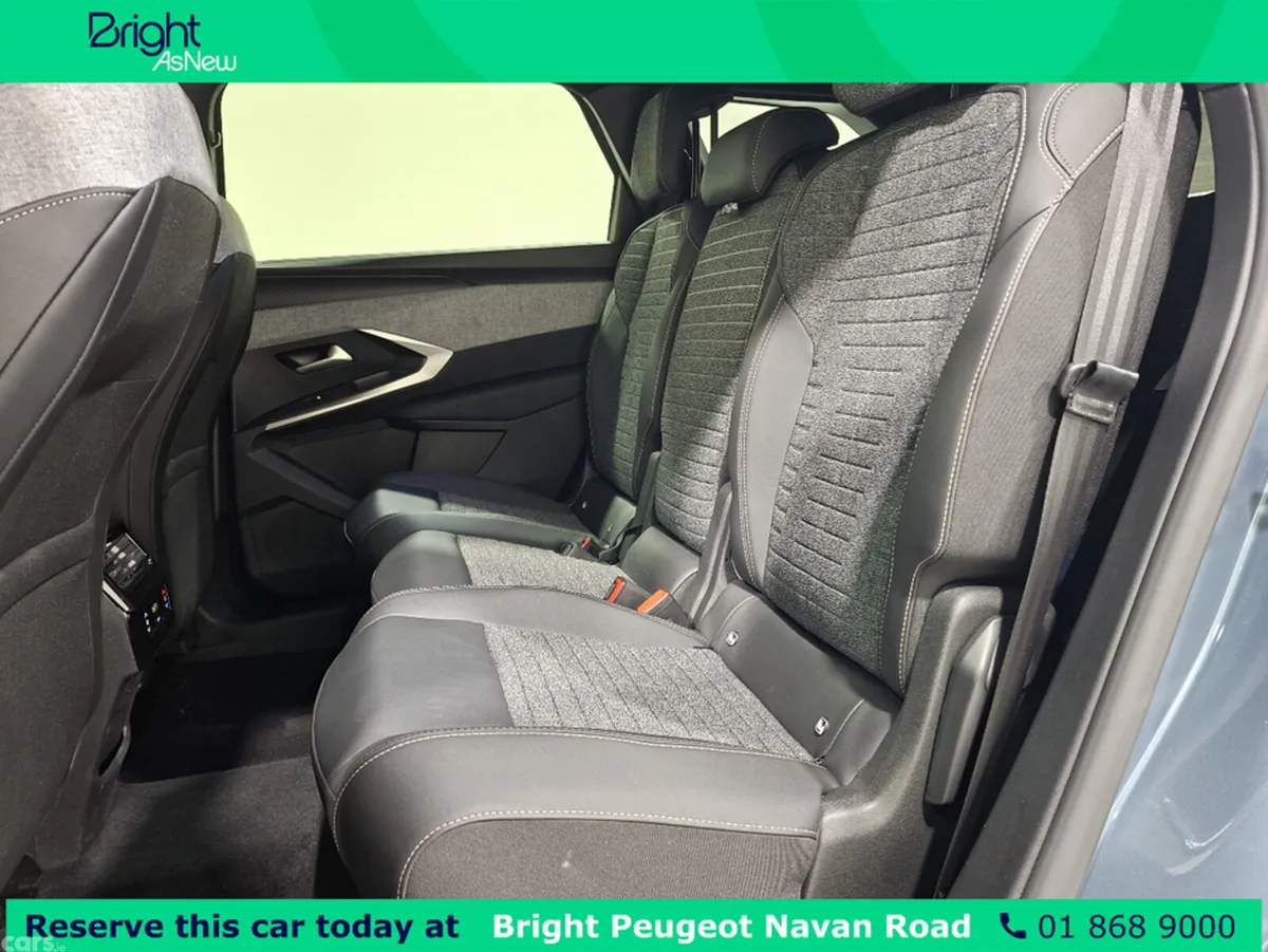 Peugeot 5008 MPV, Petrol, 2026, Blue