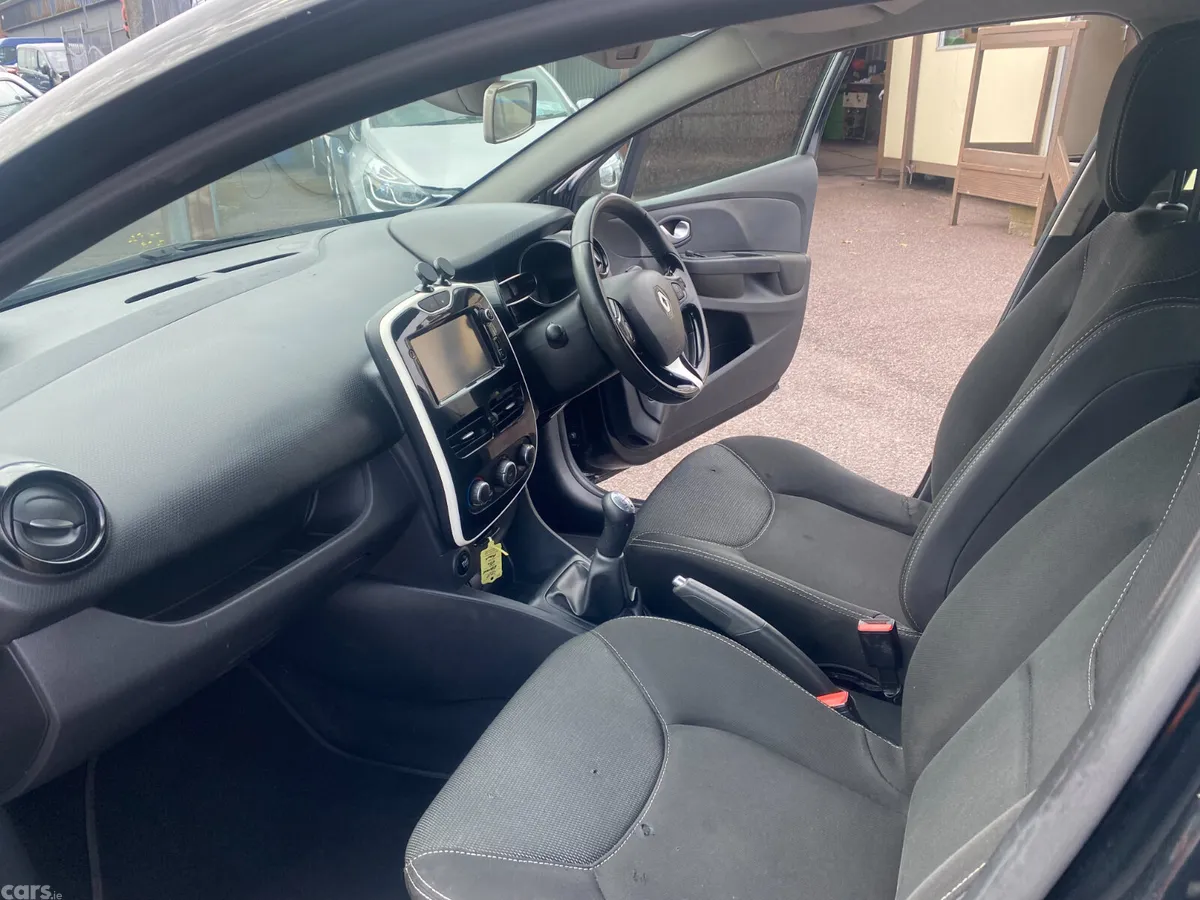 Renault Clio Hatchback, Petrol, 2016, Black