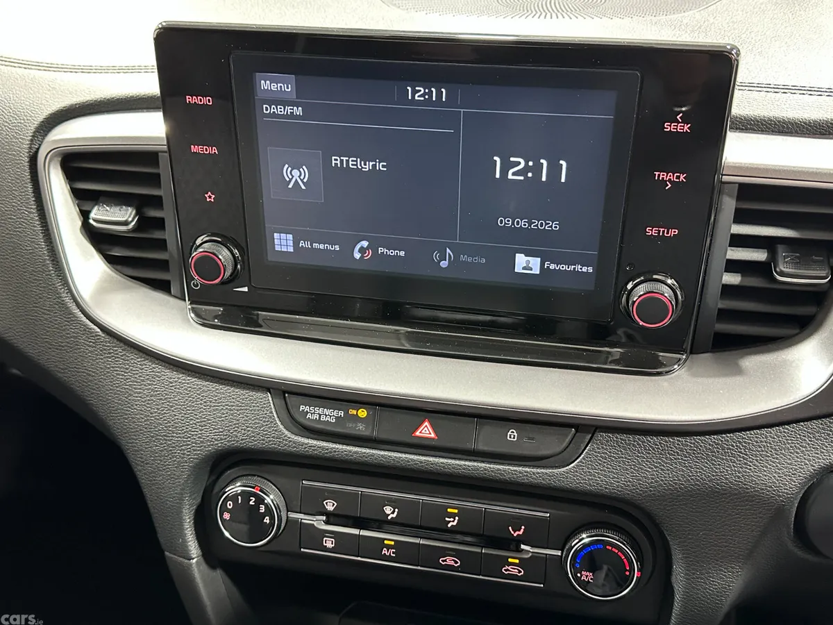 Kia Ceed Hatchback, Petrol, 2020, Red