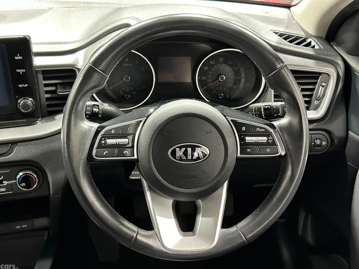 Kia Ceed Hatchback, Petrol, 2020, Red