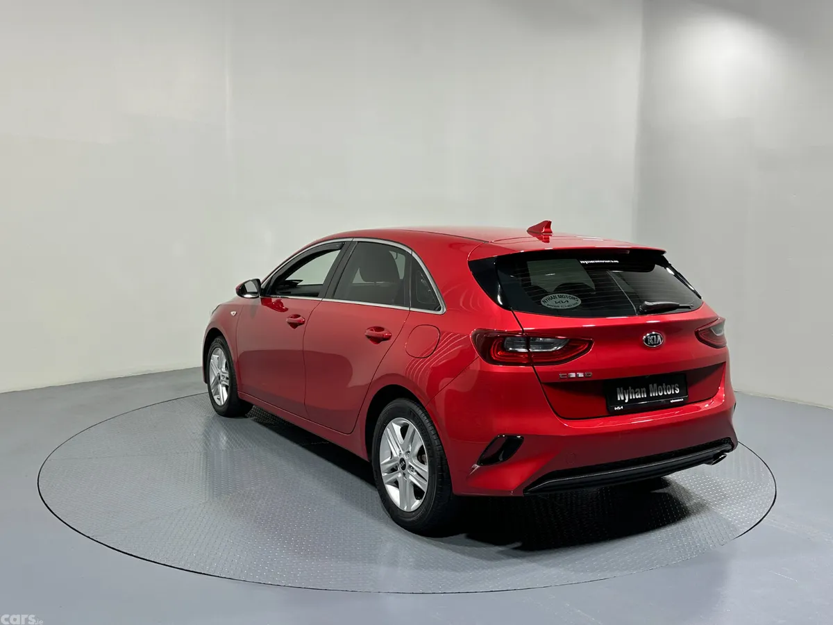 Kia Ceed Hatchback, Petrol, 2020, Red