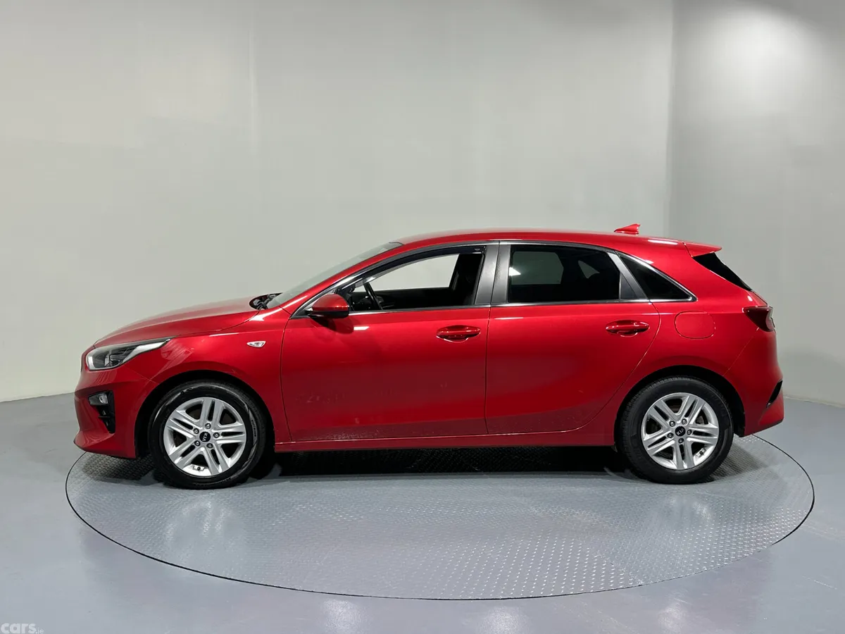 Kia Ceed Hatchback, Petrol, 2020, Red