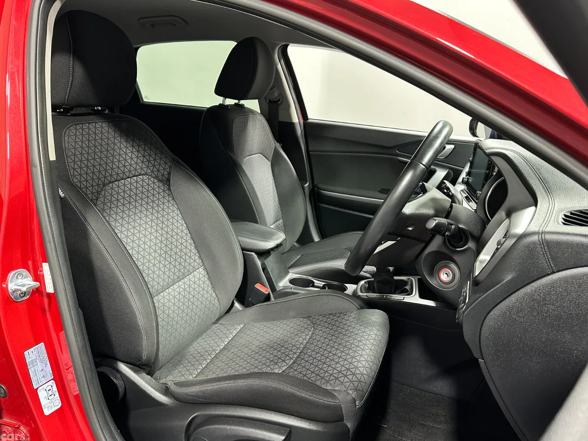Kia Ceed Hatchback, Petrol, 2020, Red