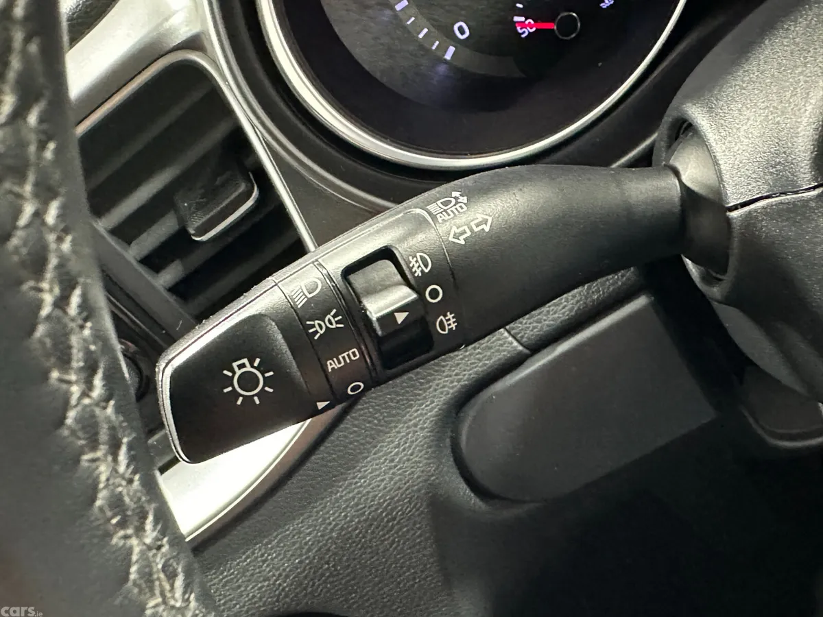 Kia Ceed Hatchback, Petrol, 2020, Red