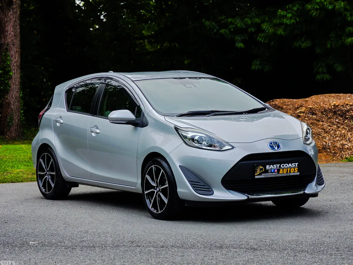 Toyota Aqua Hatchback, Petrol Hybrid, 2020, Silver