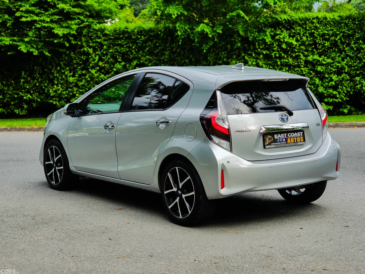 Toyota Aqua Hatchback, Petrol Hybrid, 2020, Silver