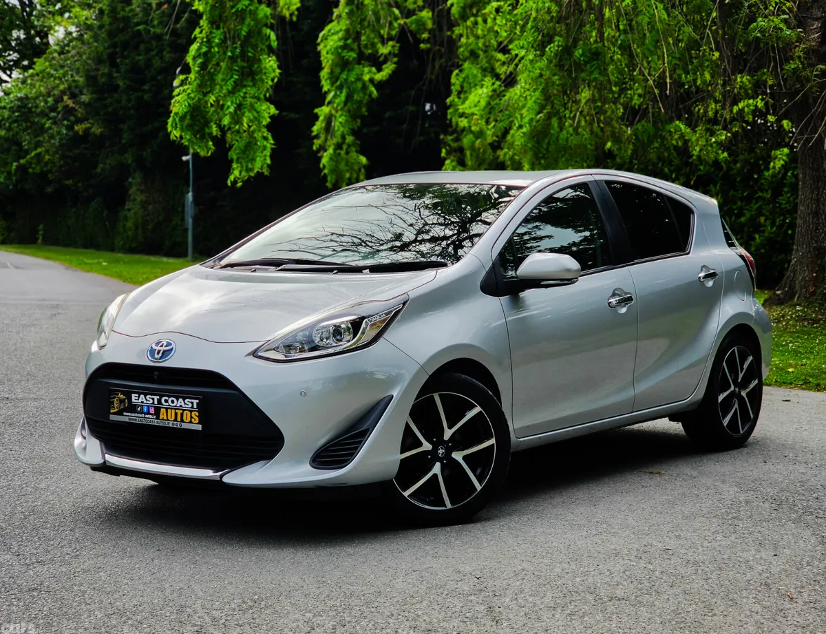Toyota Aqua Hatchback, Petrol Hybrid, 2020, Silver