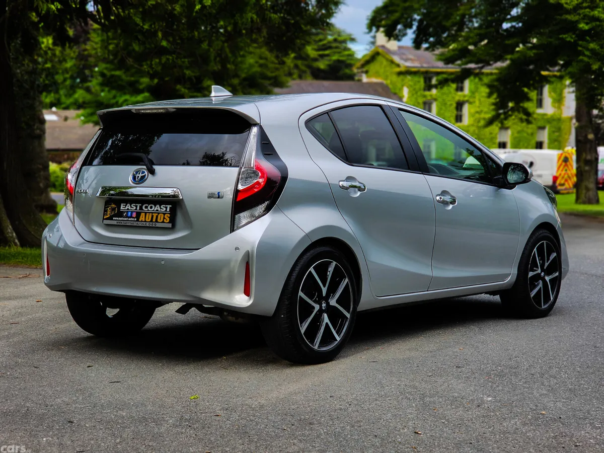 Toyota Aqua Hatchback, Petrol Hybrid, 2020, Silver