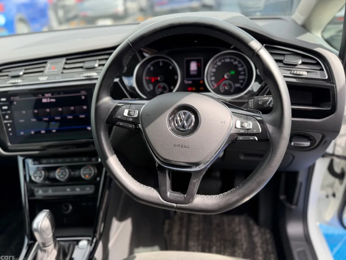 Volkswagen Touran MPV, Diesel, 2020, White