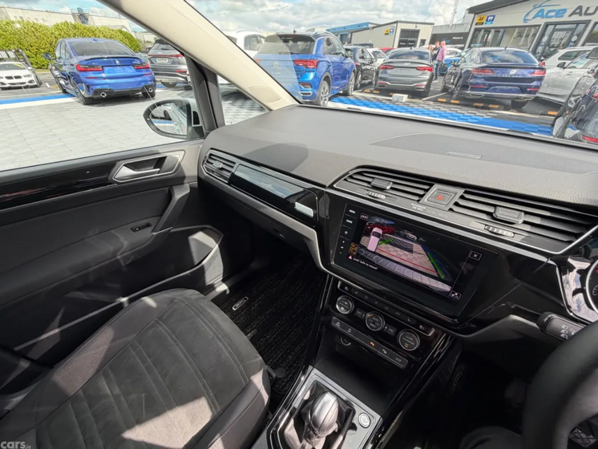 Volkswagen Touran MPV, Diesel, 2020, White