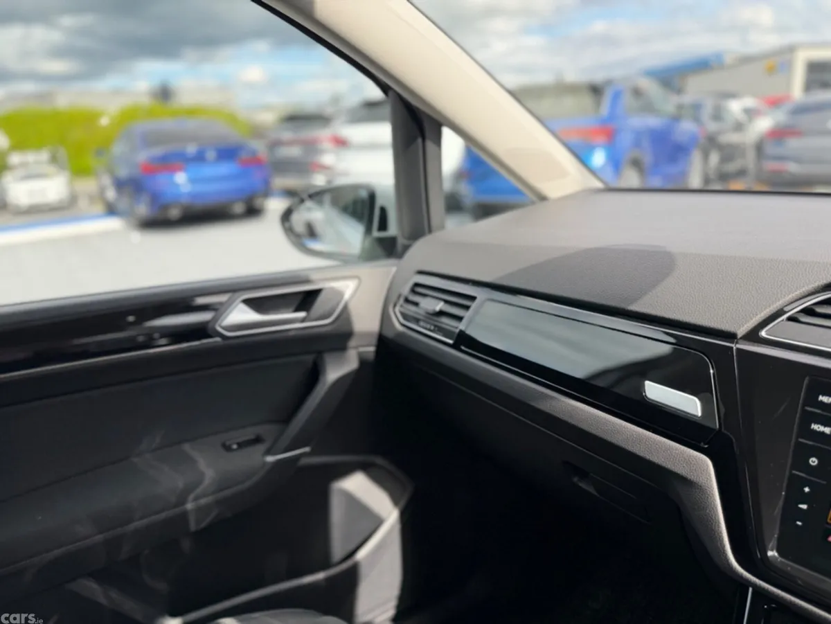 Volkswagen Touran MPV, Diesel, 2020, White