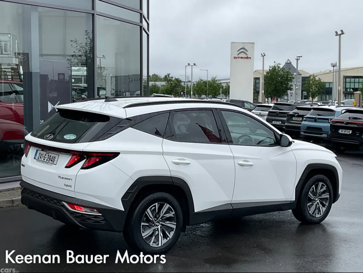 Hyundai Tucson MPV, Petrol Hybrid, 2024, White