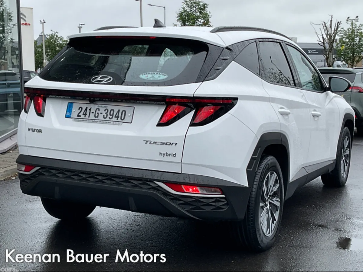 Hyundai Tucson MPV, Petrol Hybrid, 2024, White