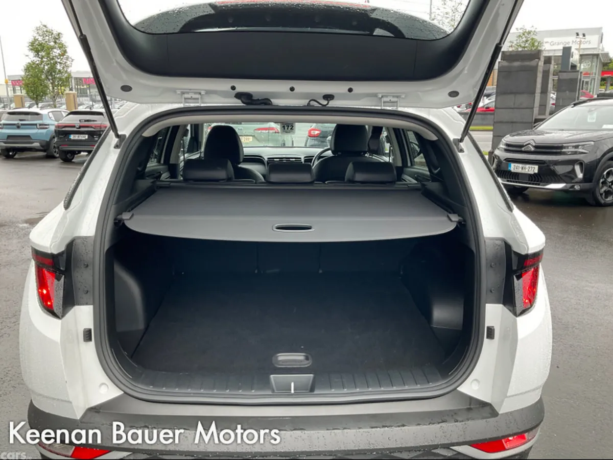Hyundai Tucson MPV, Petrol Hybrid, 2024, White