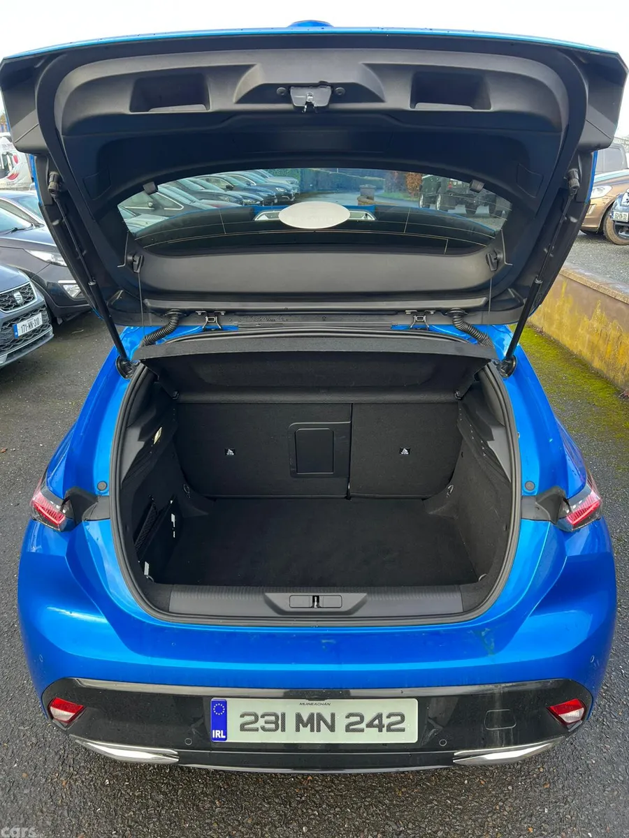 Peugeot 308 Hatchback, Diesel, 2023, Blue