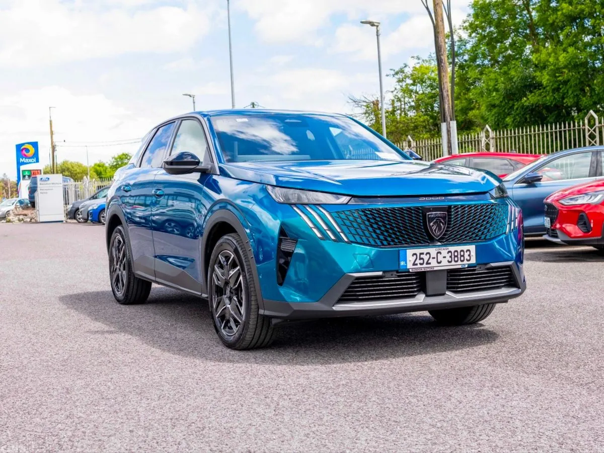 Peugeot 3008 MPV, Petrol, 2025, Blue
