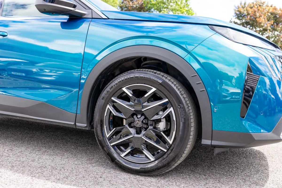 Peugeot 3008 MPV, Petrol, 2025, Blue