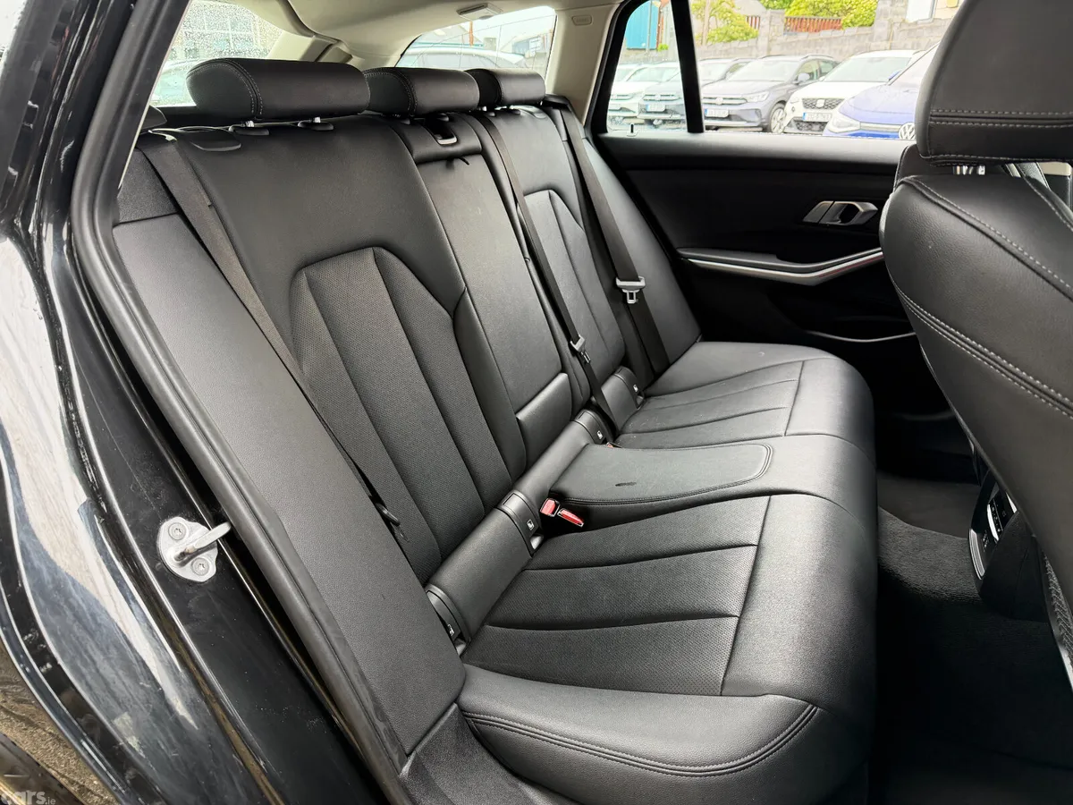 BMW 3-Series Estate, Petrol Plug-in Hybrid, 2023, Black