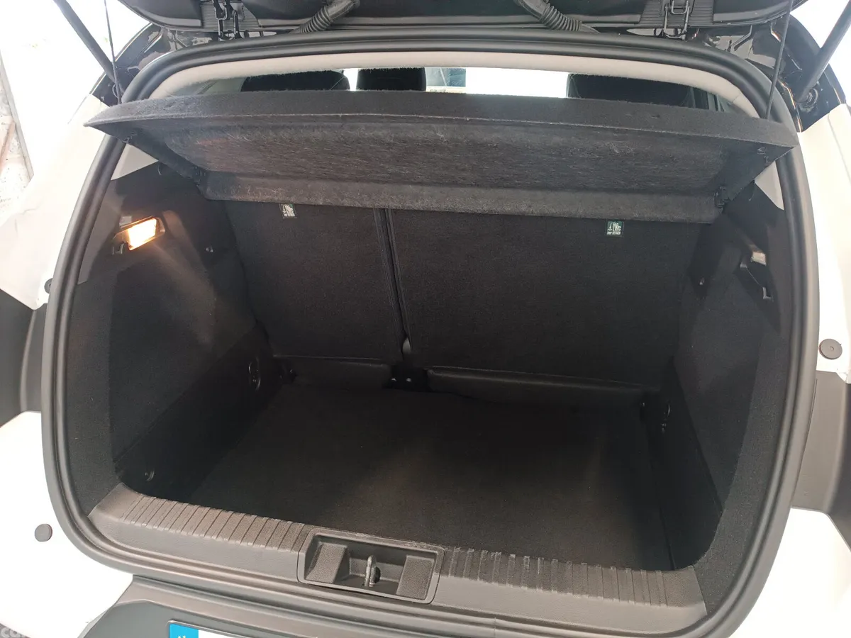 Renault Captur Hatchback, Petrol, 2023, White