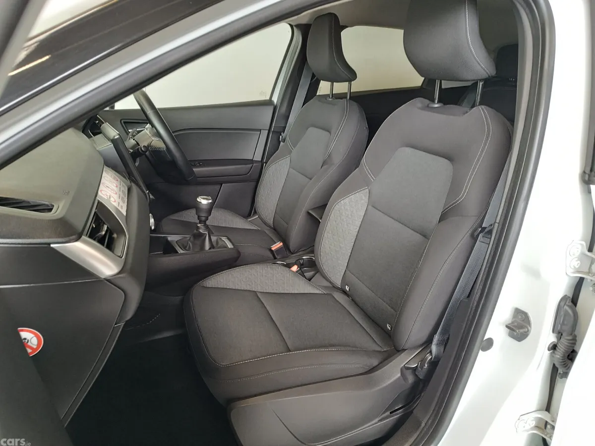 Renault Captur Hatchback, Petrol, 2023, White