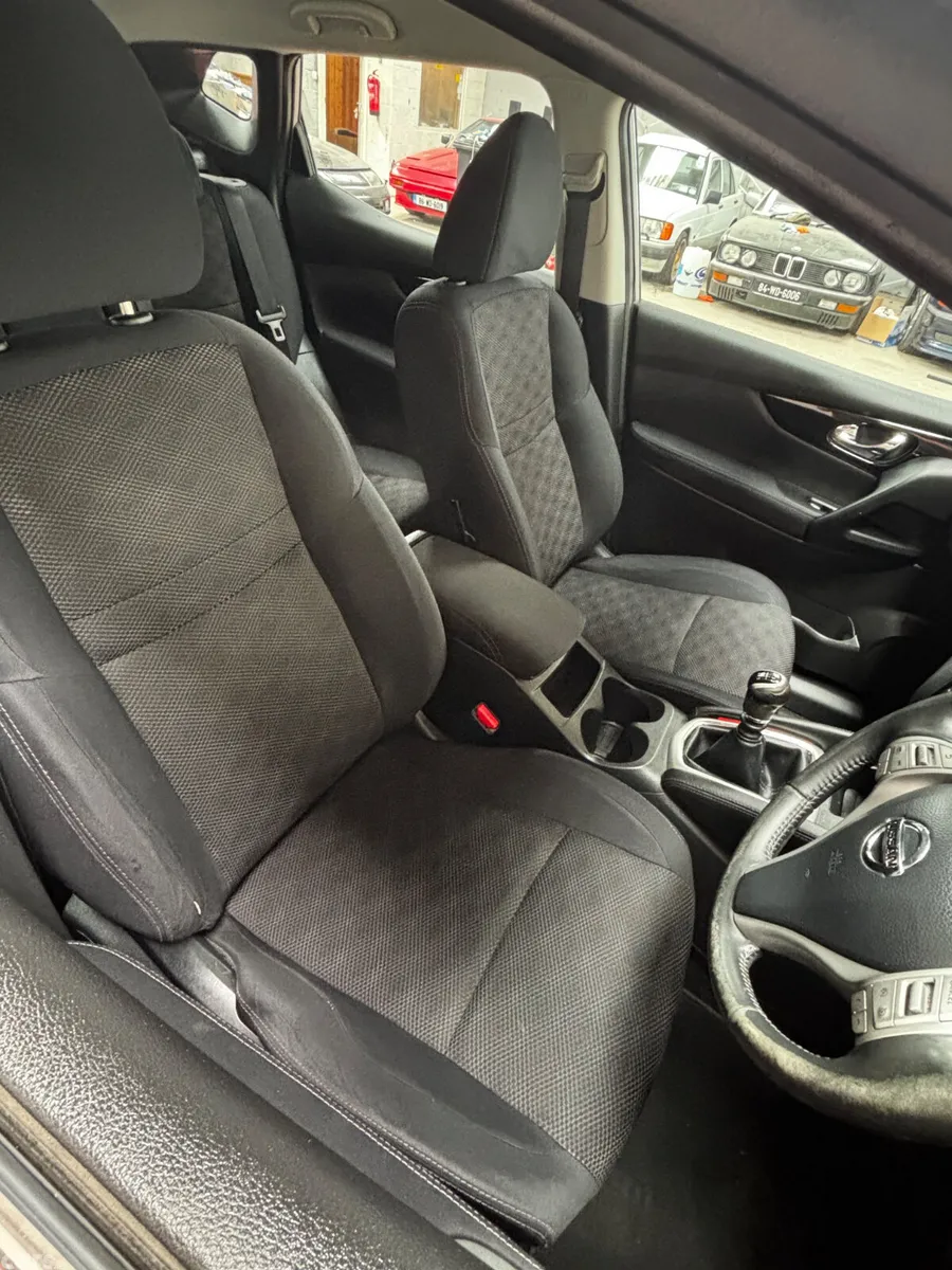 Nissan Qashqai Hatchback, Diesel, 2015, Silver