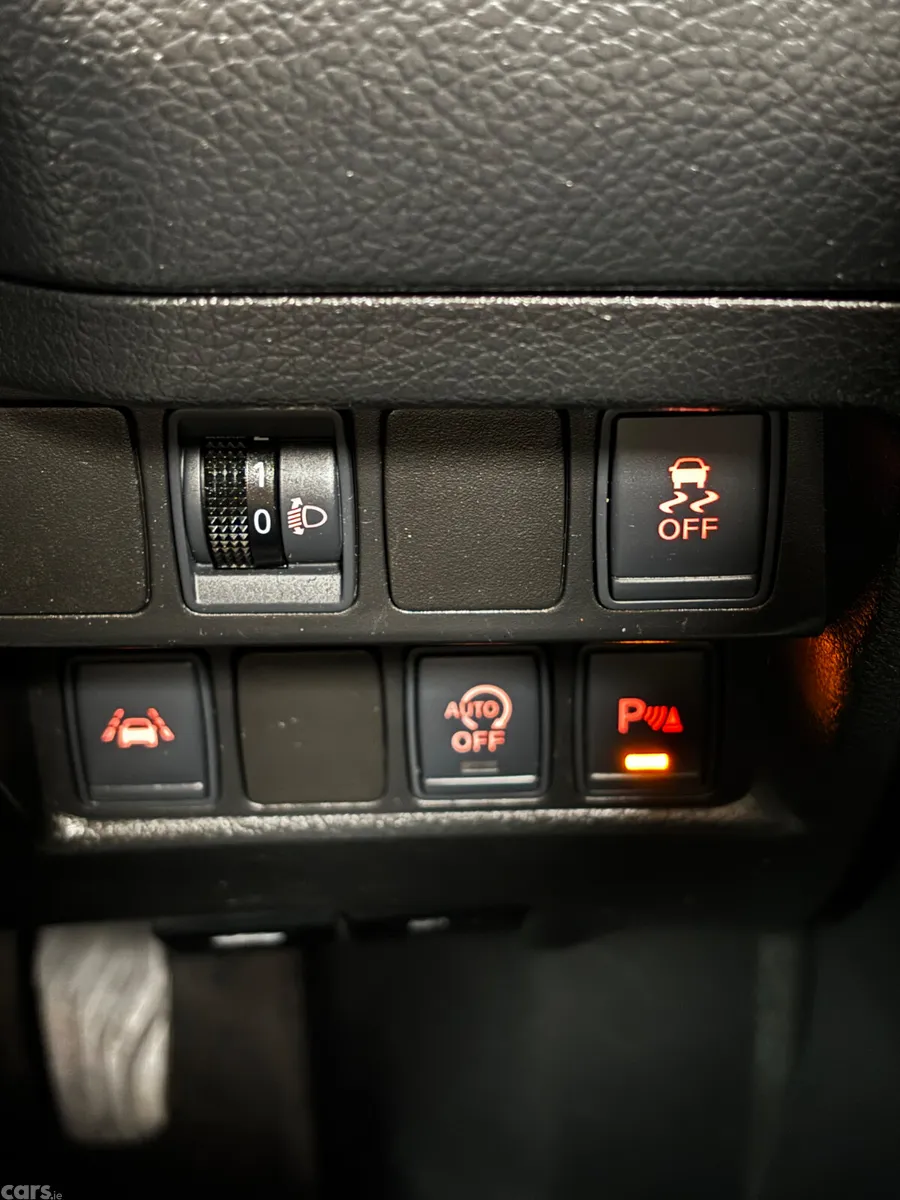 Nissan Qashqai Hatchback, Diesel, 2015, Silver
