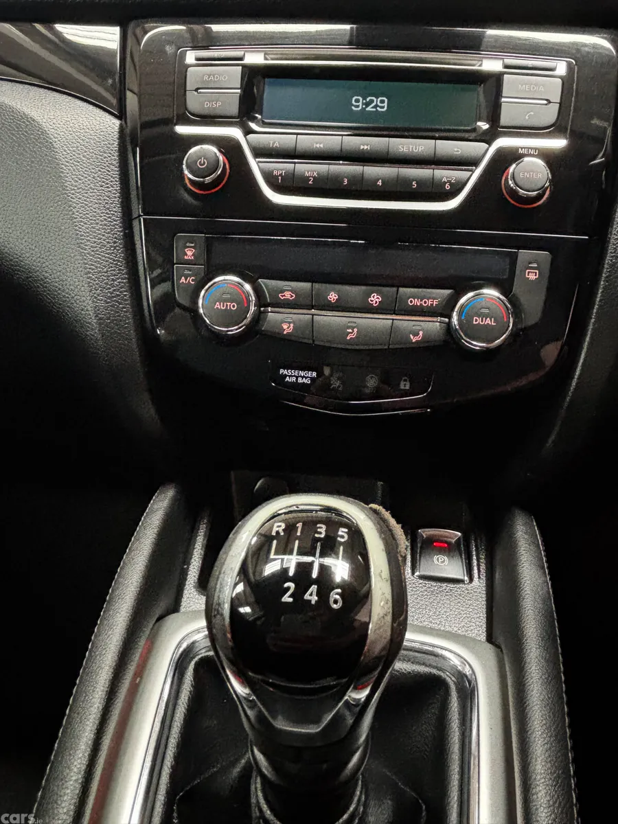 Nissan Qashqai Hatchback, Diesel, 2015, Silver