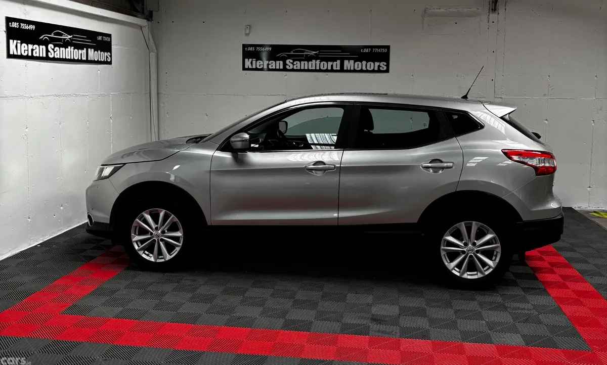 Nissan Qashqai Hatchback, Diesel, 2015, Silver