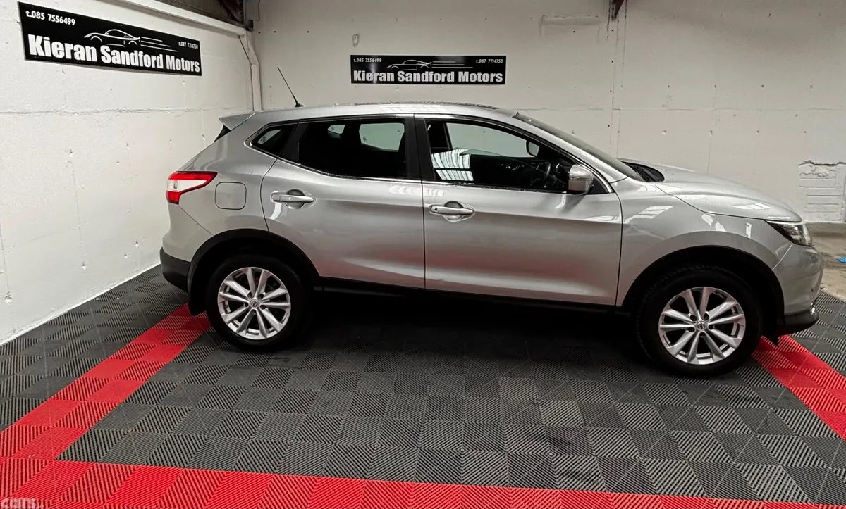 Nissan Qashqai Hatchback, Diesel, 2015, Silver