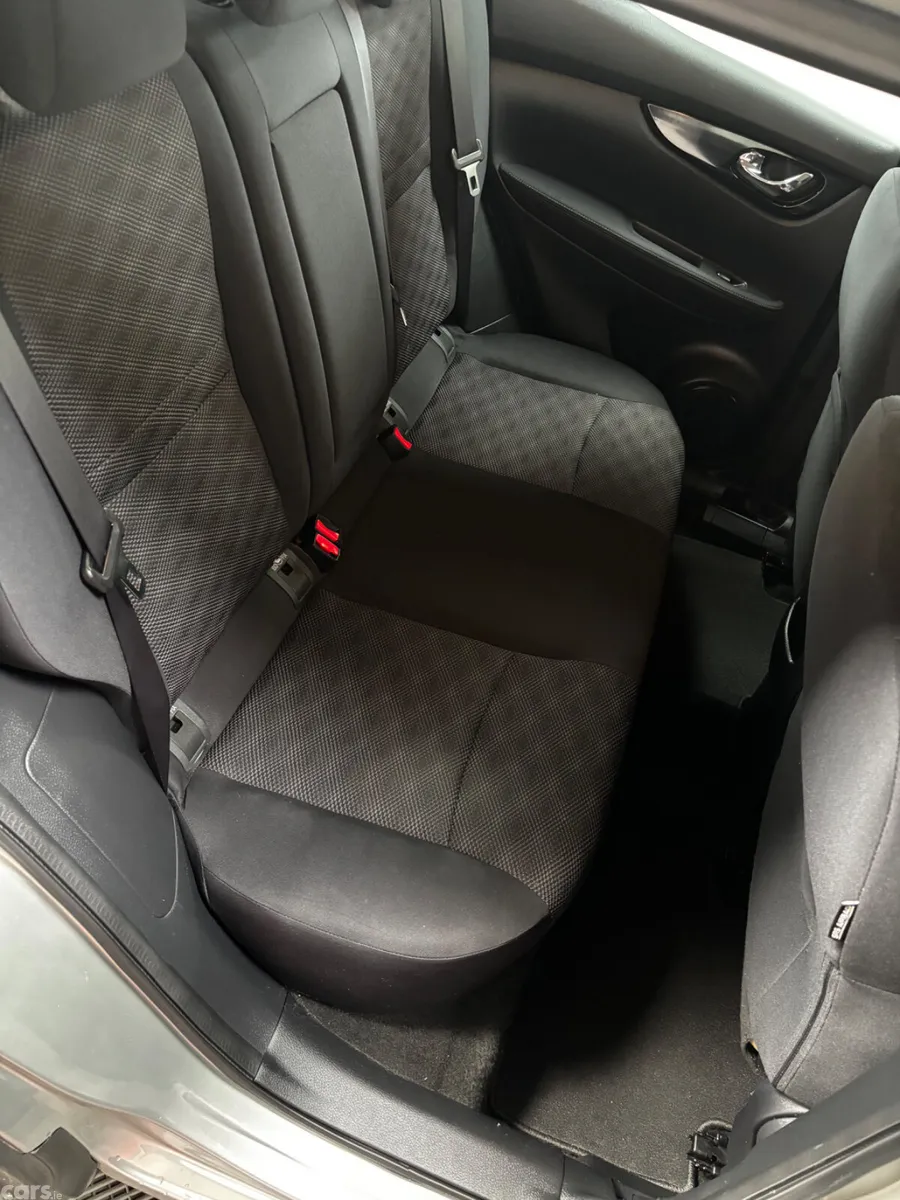 Nissan Qashqai Hatchback, Diesel, 2015, Silver