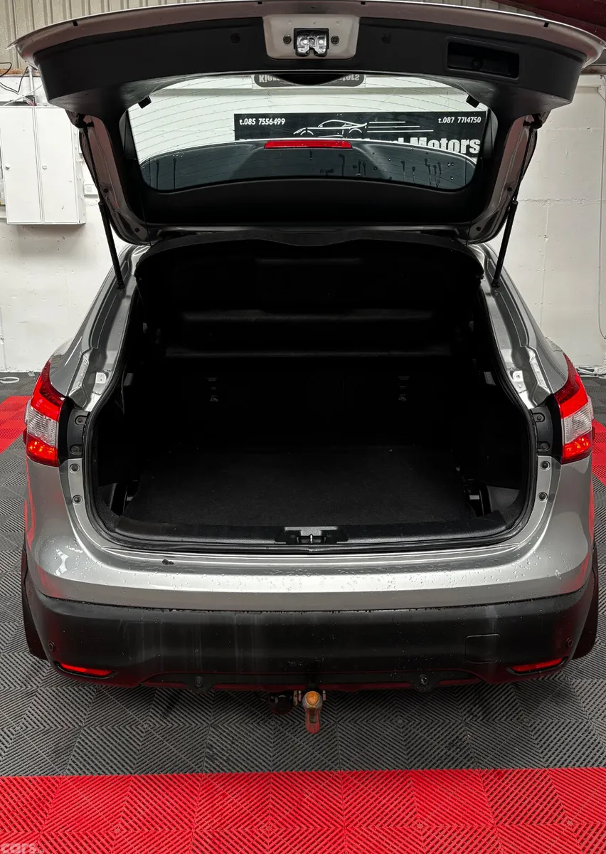 Nissan Qashqai Hatchback, Diesel, 2015, Silver