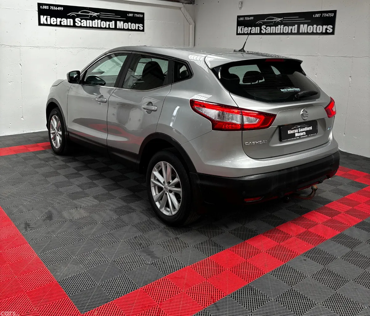 Nissan Qashqai Hatchback, Diesel, 2015, Silver