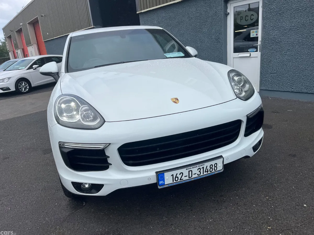 Porsche Cayenne SUV, Petrol Hybrid, 2016, White